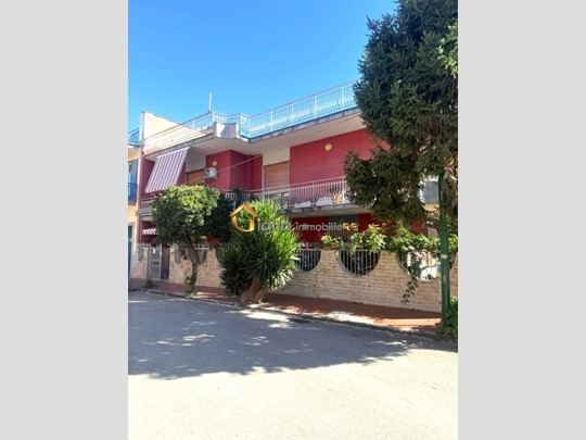 Villa in Vendita a Casoria, 500'000€, 230 m²