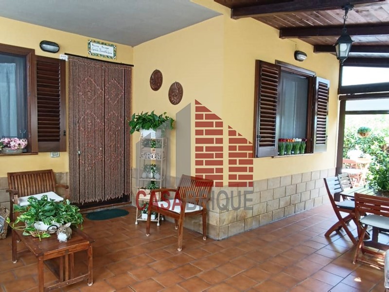 Villa in Vendita a Campofelice di Roccella, 157'000€, 50 m²