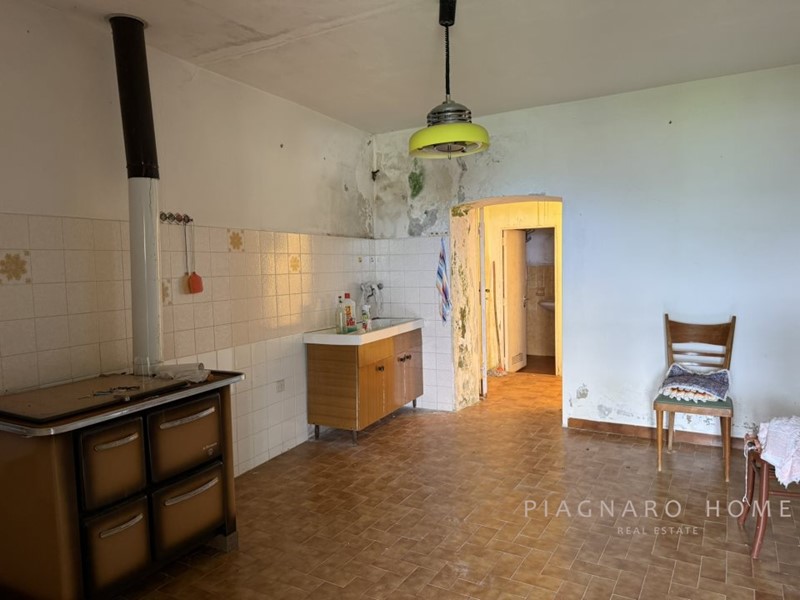 Casale in Vendita a Tresana, 25'000€, 82 m²