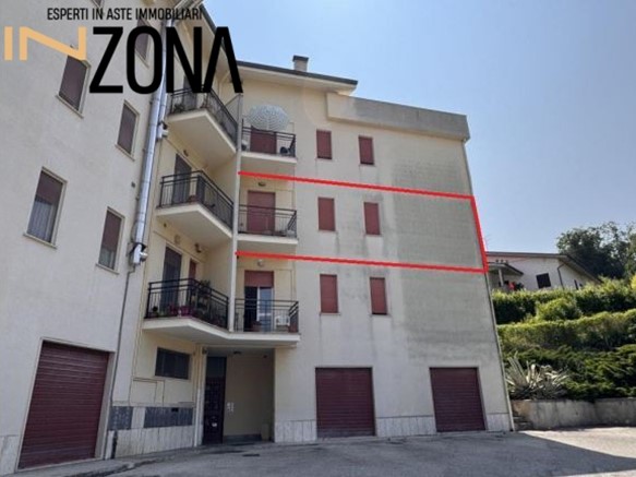 Quadrilocale in Vendita a Sant'Omero, 37'500€, 142 m²