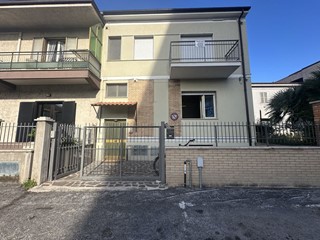 Casa Semi Indipendente in Vendita a Teramo, 129'000€, 149 m²