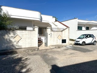 Casa Indipendente in Vendita a Porto Cesareo, zona Torre Lapillo, 197'000€, 105 m², arredato