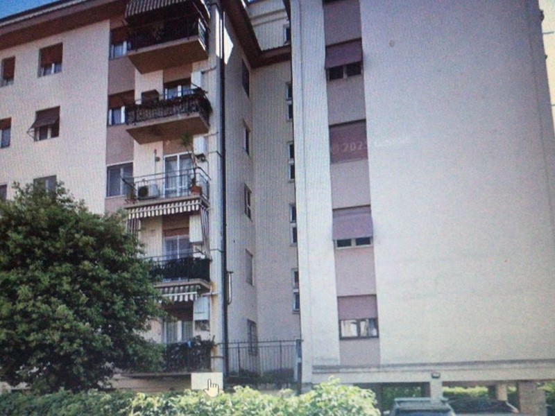 Appartamento in Vendita a Lucca, zona Sant'Anna, 71'475€, 100 m²