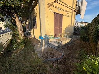 Trilocale in Vendita a Montignoso, zona Cervaiolo, 160'000€, 70 m²