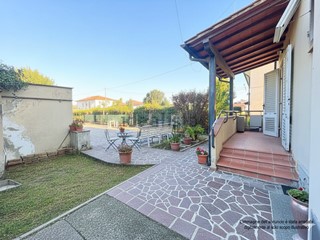 Quadrilocale in Vendita a Empoli, zona Ponte a Elsa, 215'000&euro;, 95 m², con Box
