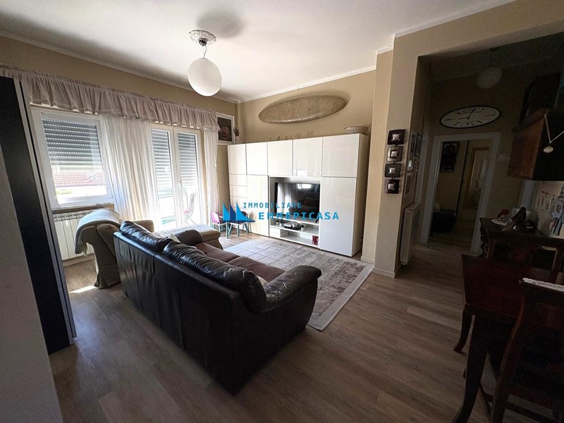 Quadrilocale in Vendita a Pietrasanta, zona Africa, 270'000&euro;, 70 m², arredato