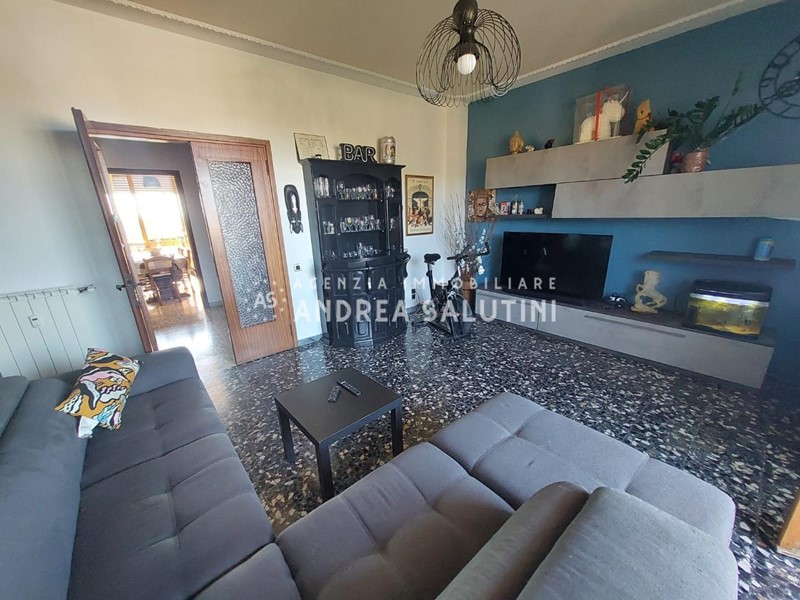 Appartamento in Vendita a Calcinaia, zona Fornacette, 129'000€, 116 m², arredato, con Box