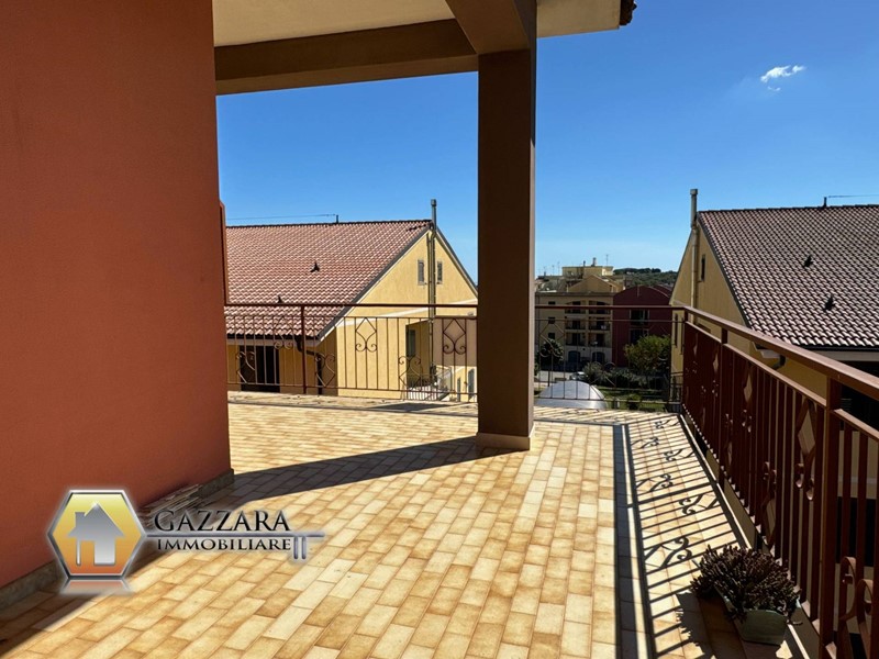 Attico in Vendita a Canicattini Bagni, 139'000€, 200 m²