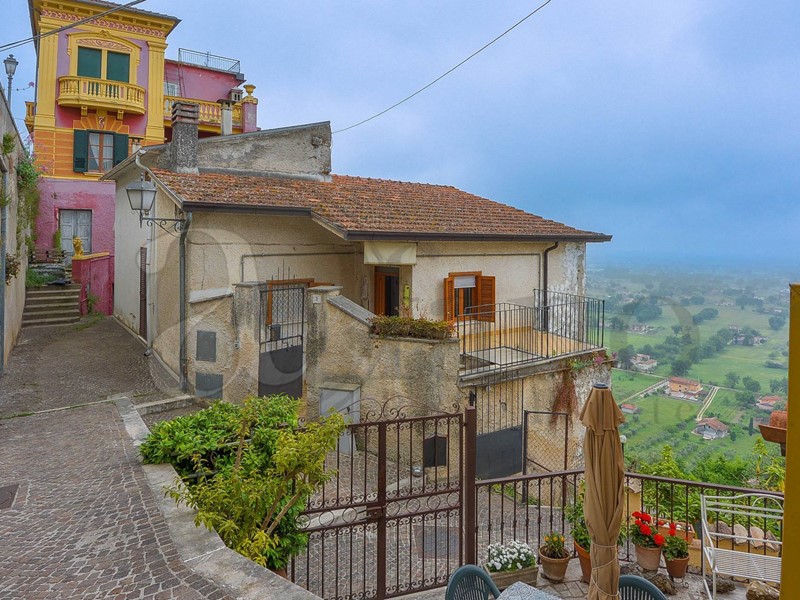 Casa Semi Indipendente in Vendita a Roccasecca, 65'000€, 90 m²