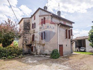 Casa Semi Indipendente in Vendita a Neviano degli Arduini, 55'000€, 150 m²