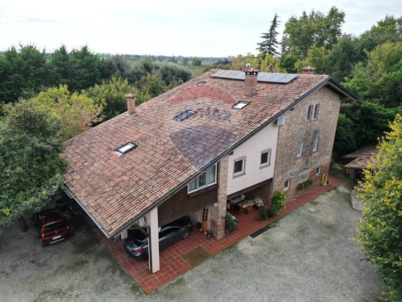 Appartamento in Vendita a Valvasone Arzene, 650'000€, 535 m²