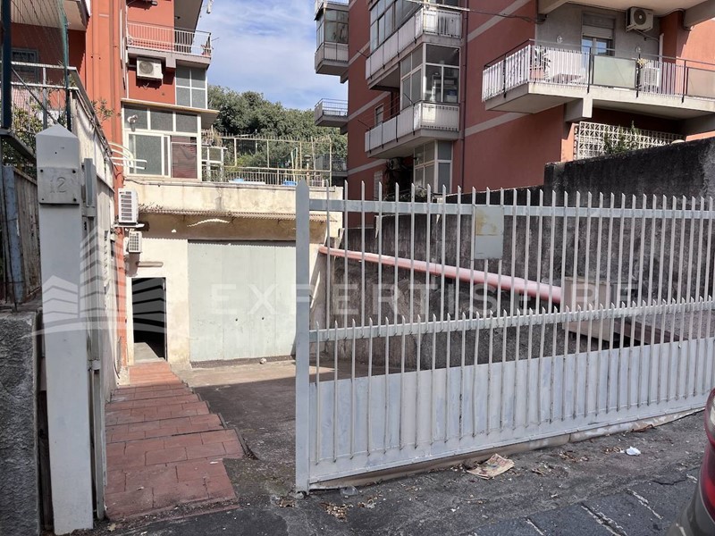 Magazzino in Vendita a Catania, 225'000€, 800 m²