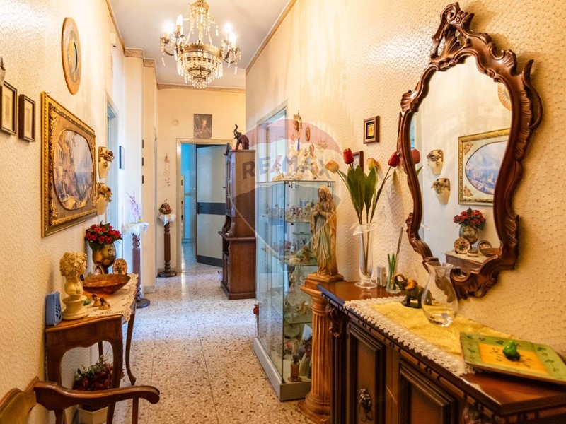 Quadrilocale in Vendita a Catania, 87'000&euro;, 110 m²