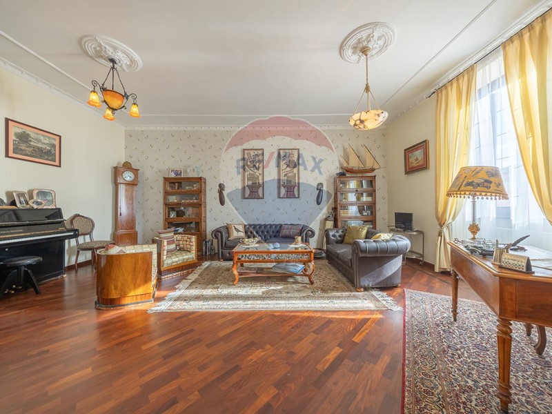 Appartamento in Vendita a Civitavecchia, 395'000€, 184 m²