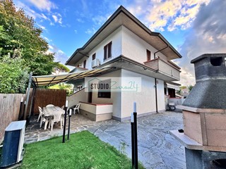 Villetta a schiera in Vendita a Pietrasanta, 750'000€, 100 m²