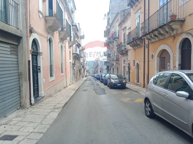 Box in Vendita a Ragusa, 25'000&euro;, 111 m²