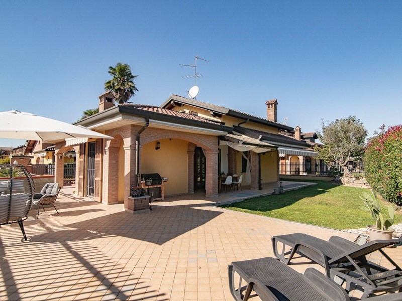 Villa in Vendita a Roncello, 395'000€, 200 m²