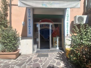 Negozio in Affitto a Ceprano, 600€, 64 m²