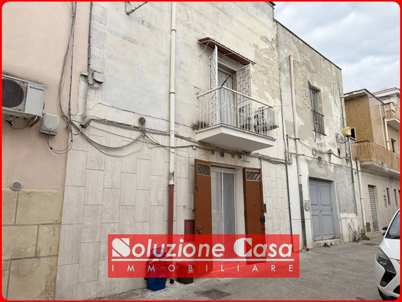Casa Indipendente in Vendita a Canosa di Puglia, 45'000€, 73 m²