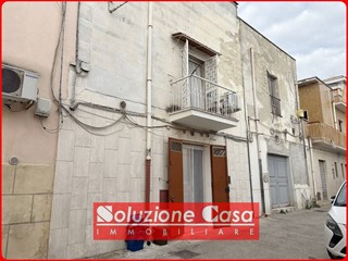 Casa Indipendente in Vendita a Canosa di Puglia, 45'000€, 73 m²