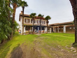 Villa in Vendita a Cava Manara, 280'000€, 270 m²