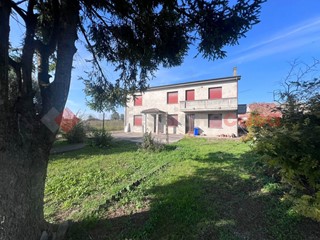 Casa Indipendente in Vendita a Pressana, 159'000€, 420 m²