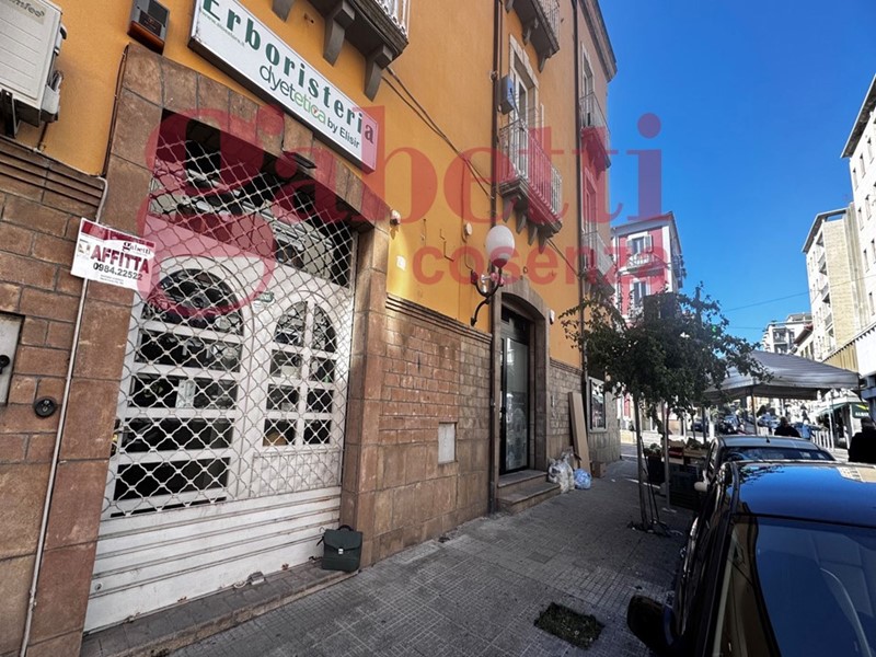 Magazzino in Affitto a Cosenza, 1'000&euro;, 50 m²