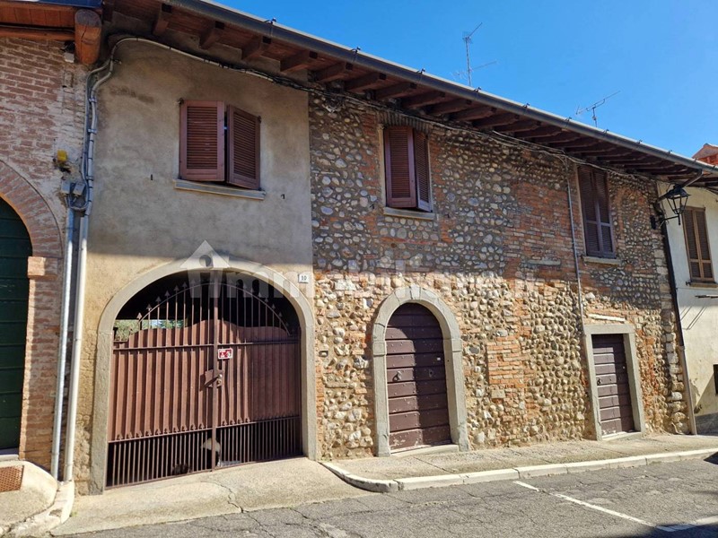 Casale in Vendita a Erbusco, 310'000€, 315 m²