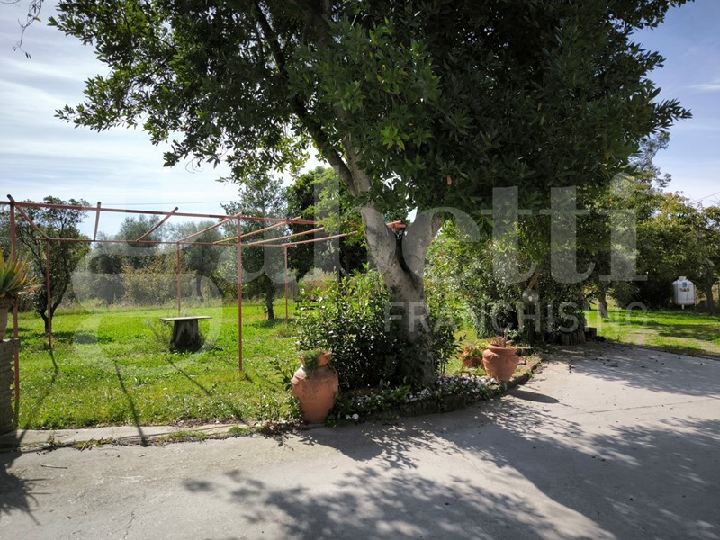 Villa bifamiliare in Vendita a Corchiano, 159'000€, 242 m²