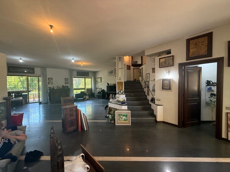 Villa bifamiliare in Vendita a Roma, 495'000€, 281 m²