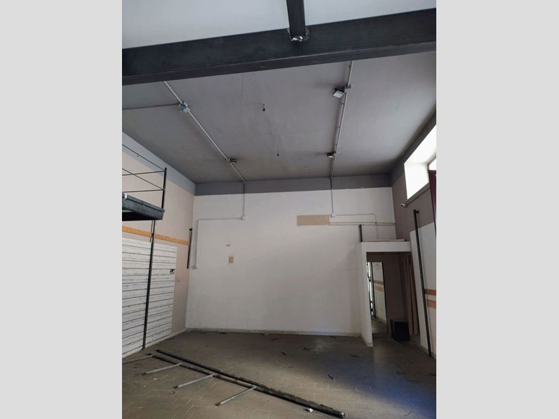 Negozio in Affitto a Pagani, 500€, 80 m²