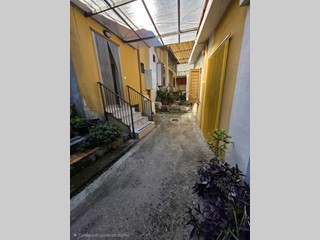 Casa Semi Indipendente in Vendita a Mercato San Severino, zona Ciorani, 49'000&euro;, 46 m²