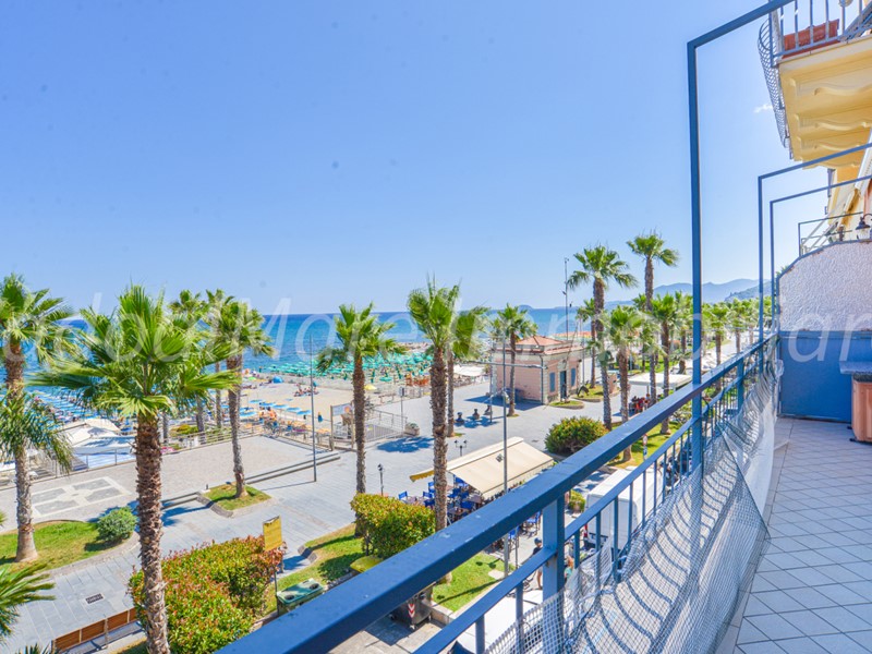 Trilocale in Affitto a Loano, 1'200€, 72 m², arredato