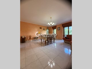 Appartamento in Vendita a Potenza, 190'000€, 107 m², con Box