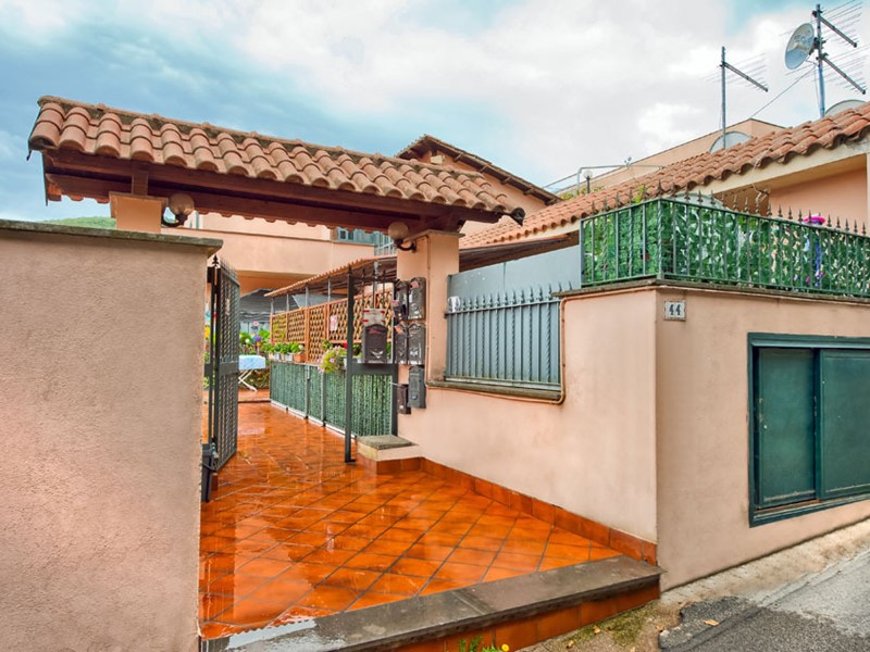 Appartamento in Vendita a Rocca di Papa, 135'000€, 105 m²