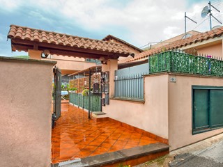 Appartamento in Vendita a Rocca di Papa, 135'000€, 105 m²