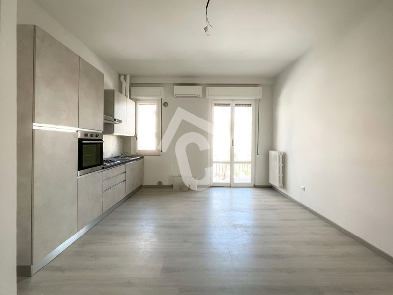 Quadrilocale in Affitto a Jesi, zona ZONA 6B, 750€, 93 m²