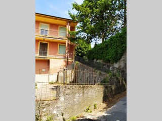 Casa Indipendente in Vendita a Sarzana, zona Falcinello, 165'000&euro;, 250 m²