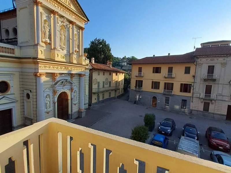 Casa Indipendente in Vendita a Rocca Canavese, zona centro, 180'000€, 180 m², arredato
