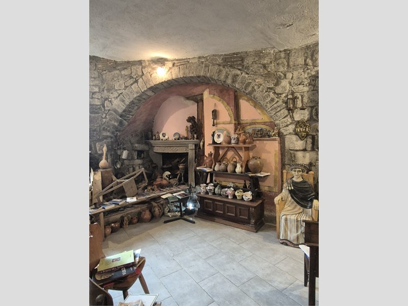 Immobile commerciale in Vendita a Viterbo, zona San Pellegrino, 150'000€, 50 m²