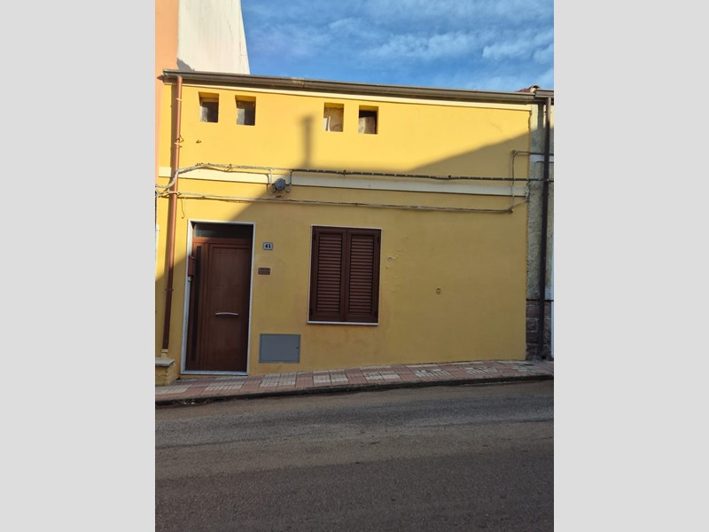 Casa Indipendente in Vendita a Ittiri, zona centrale, 60'000€, 145 m², arredato