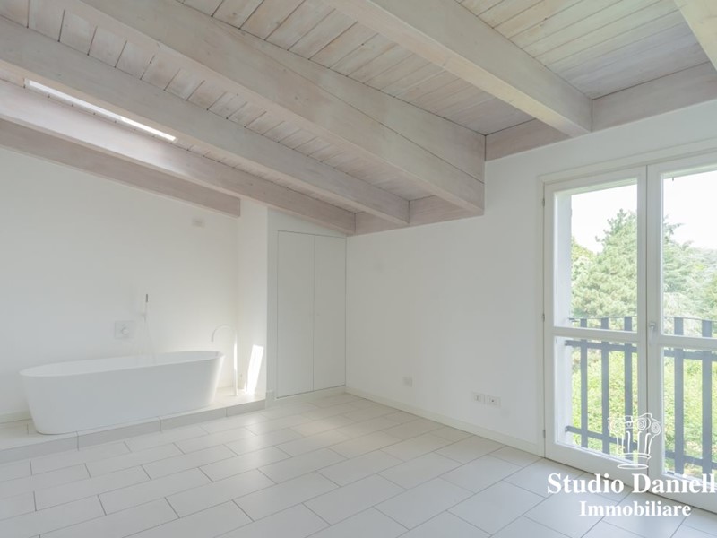 Trilocale in Vendita a Besana in Brianza, 165'000€, 98 m²