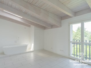 Trilocale in Vendita a Besana in Brianza, 165'000€, 98 m²