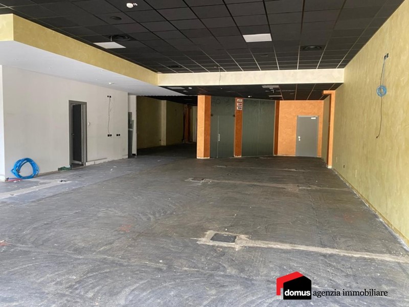 Capannone in Affitto a Thiene, 2'400€, 400 m²