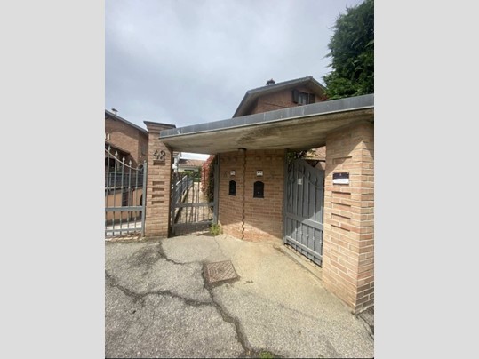 Villa bifamiliare in Vendita a Rivalta di Torino, 225'000€, 309 m²