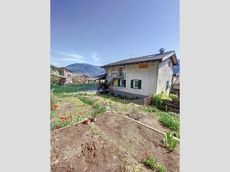 Casa Indipendente in Vendita a Cembra Lisignago, 90'000€, 267 m²