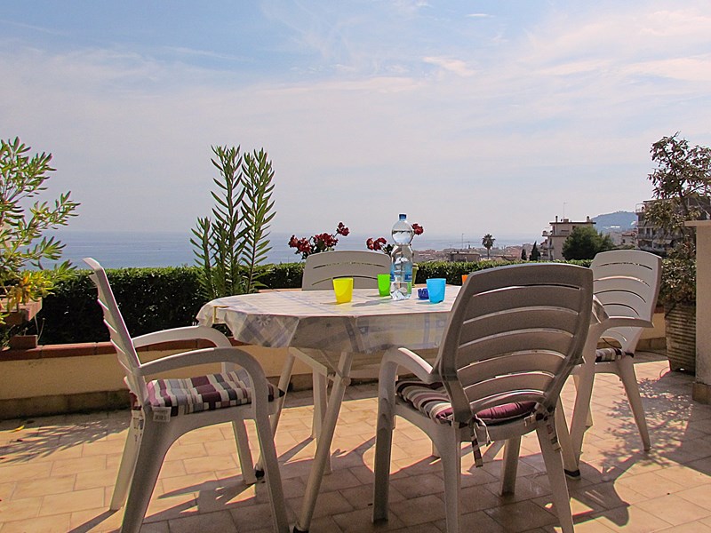 Bilocale in Vendita a Sanremo, zona Porto Sole, 280'000€, 50 m², arredato, con Box