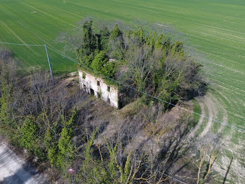 Casale in Vendita a Fano, zona CAMINATE, 60'000&euro;