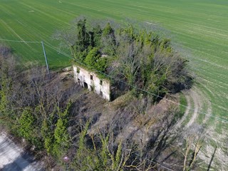 Casale in Vendita a Fano, zona CAMINATE, 60'000&euro;