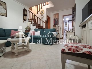 Villetta a schiera in Vendita a Viareggio, 280'000€, 140 m², arredato